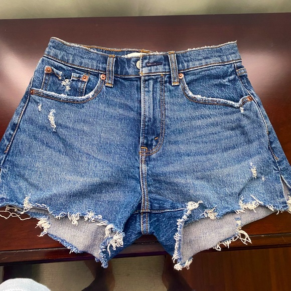 Abercrombie & Fitch Pants - Abercrombie & Fitch Curve Love, Size 25, women’s cut off jean shorts